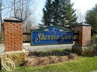 Shannon Glen Dr, Fenton, MI
