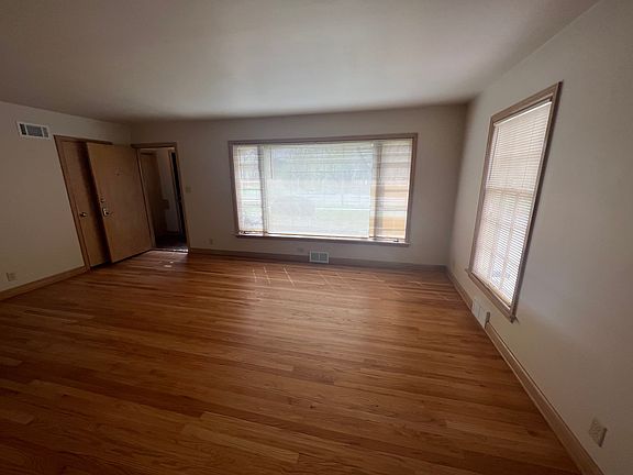 5th image of 840 Windsor Ct