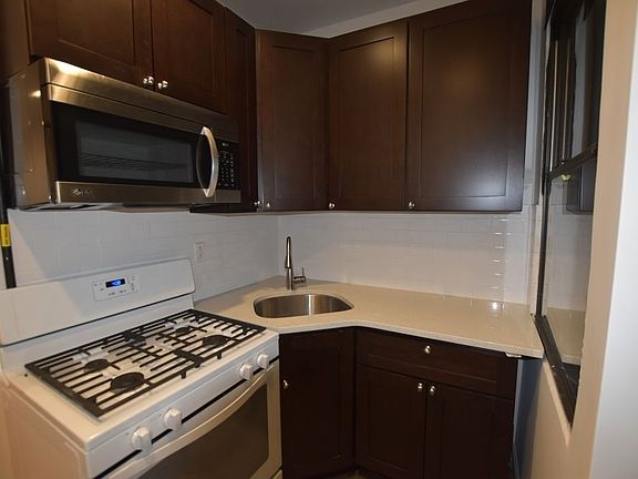 4th image of 31 Catherine St APT 2B