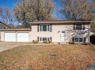 5704 W 49th St, Sioux Falls, SD 57106