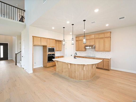 3rd image of 152 Lacey Oak