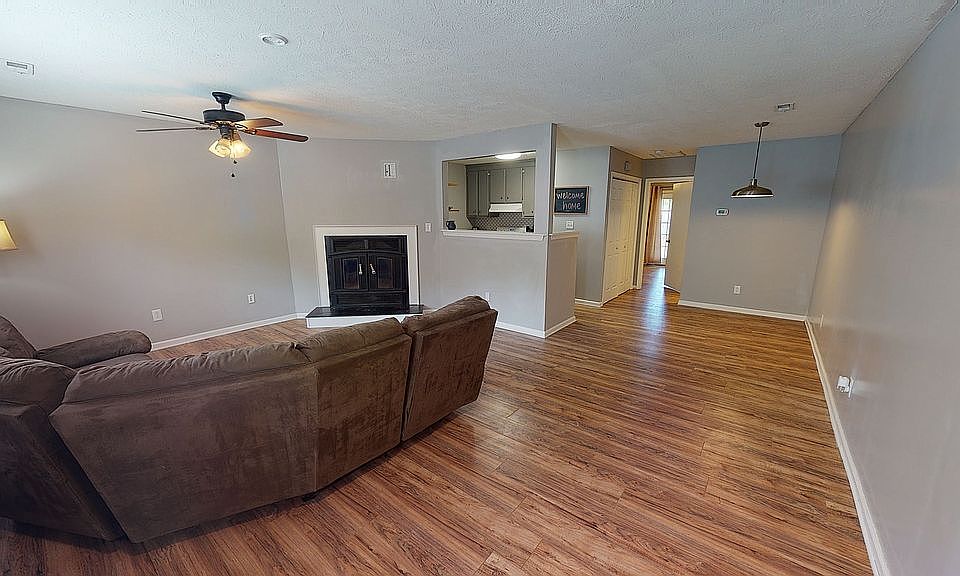 1st image of 115 Briarwood Pl