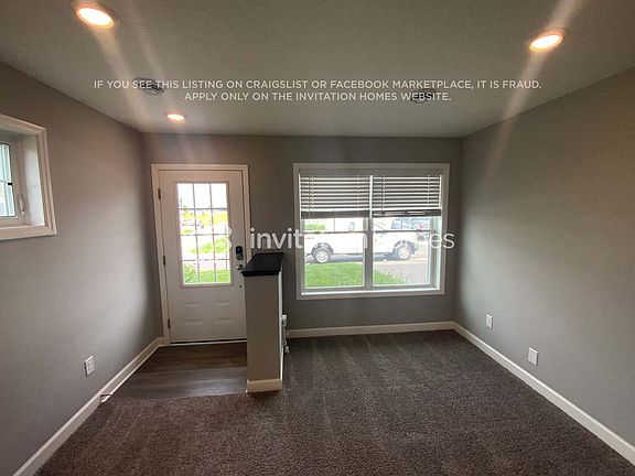 4th image of 10924 Glacier Ln N