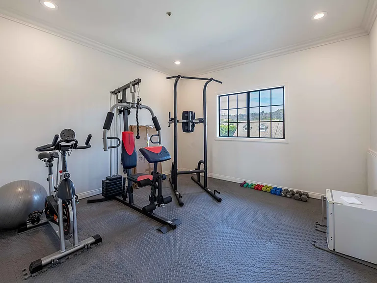 11300 Highridge Ct — Photo 35