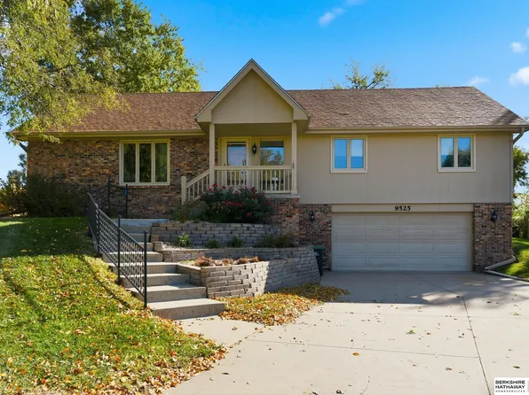 9525 Burdette Cir, Omaha, NE 68134