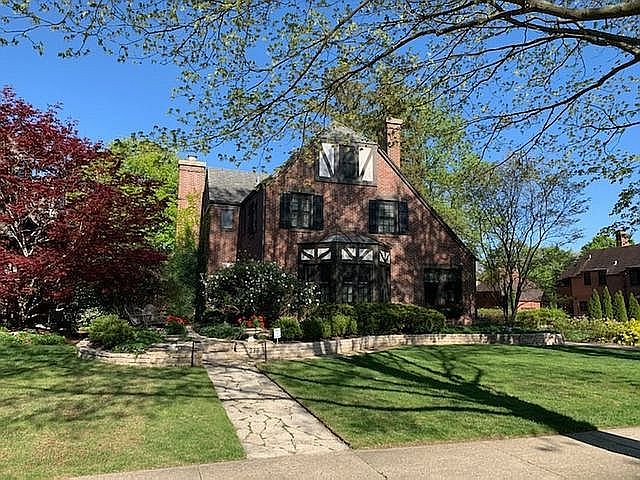 2nd image of 239 N Montclair Ave