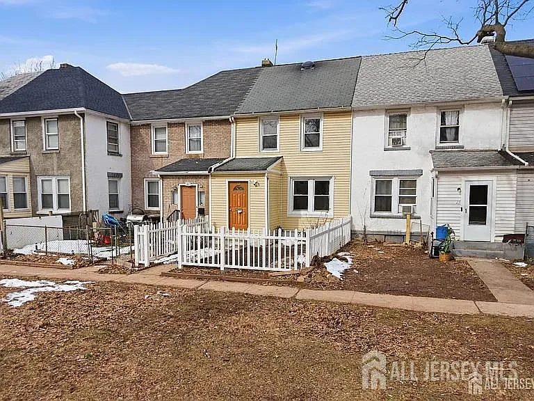 25 Langley Pl — Photo 3