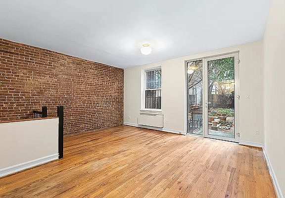 3rd image of 135 W 82nd St APT 2