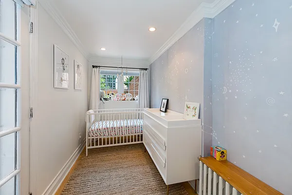 Sold by Dwell Residential Inc | media 17