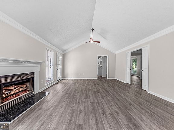 4th image of 186 Elderberry Cir