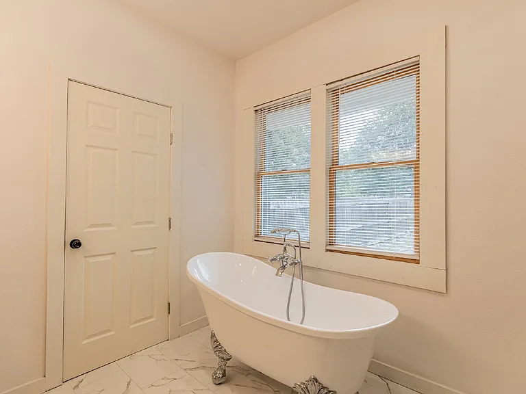 1010 Burnet St — Photo 31