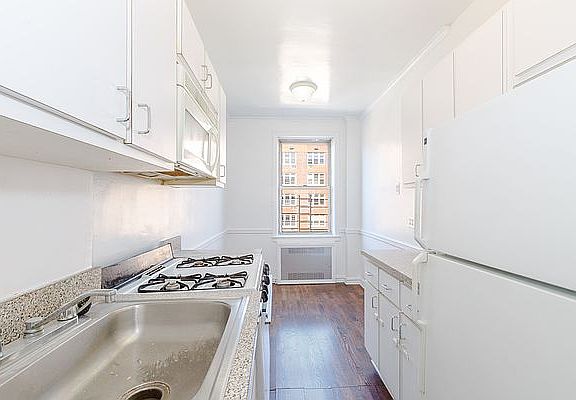2nd image of 415 E 17th St APT 5L
