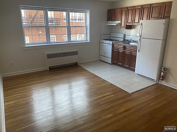 2nd image of 542 4th Ave #4E