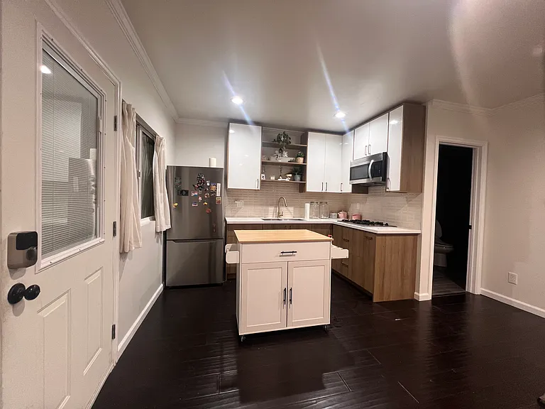 670 Lombardy Pl — Photo 9