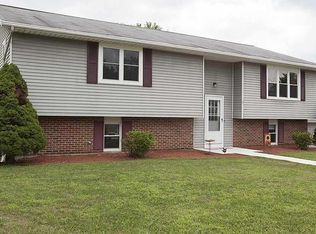 15 Ardmore Dr, Hummelstown, PA 17036