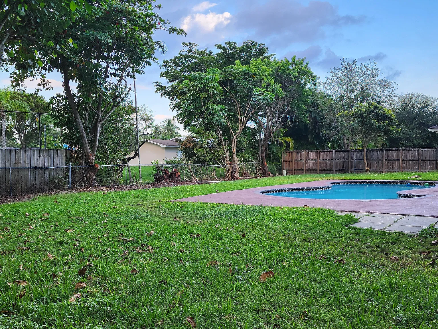 4 bed, 2133 sqft, $4,600 — Photo 2