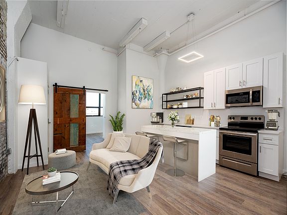 2nd image of 1201 Jackson St Unit 444