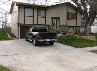 103 Wagon Train Ave, Hickman, NE 68372