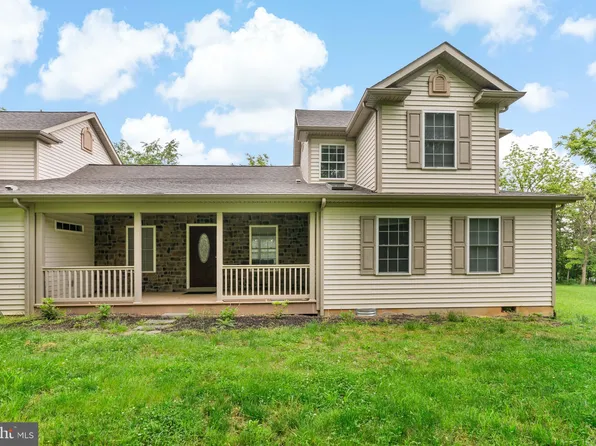 748 Zodiac Ln, Bunker Hill, WV 25413