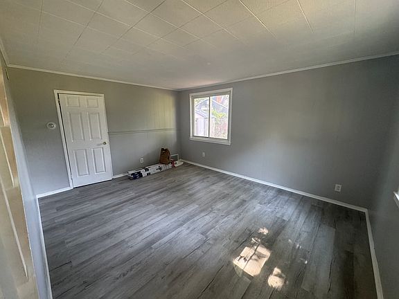 3rd image of 123-125 Woodlawn Cir