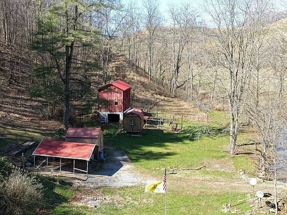 4th image of 711 Bear Fork Rd