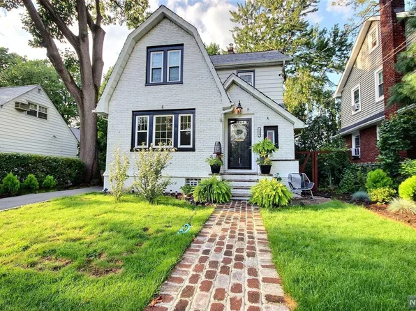 224 E Madison Ave, Dumont, NJ 07628