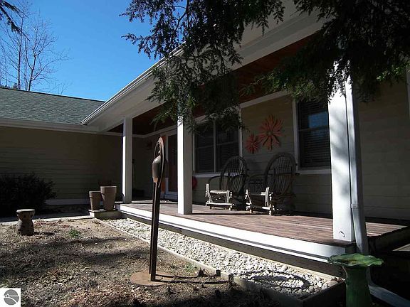 3rd image of 6284 W Lakewood Dr