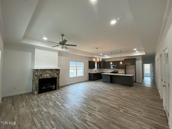 5th image of 774 Gardenia Dr