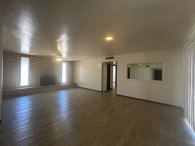 2141 E Manhatton Dr — Photo 13