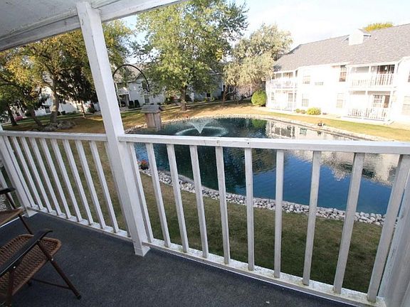 4th image of 300 Foxwood Dr