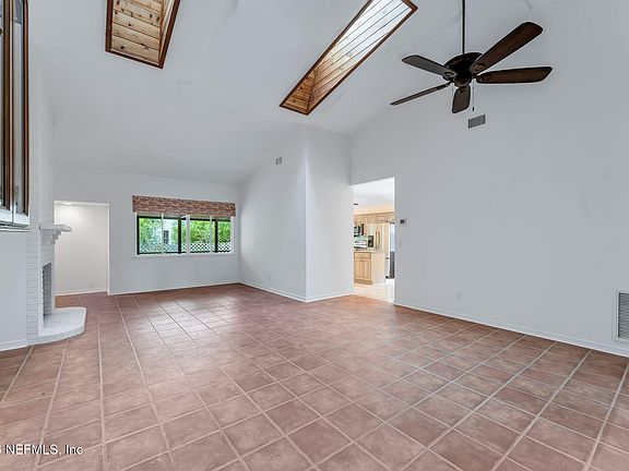4th image of 1826 TIERRA VERDE Drive
