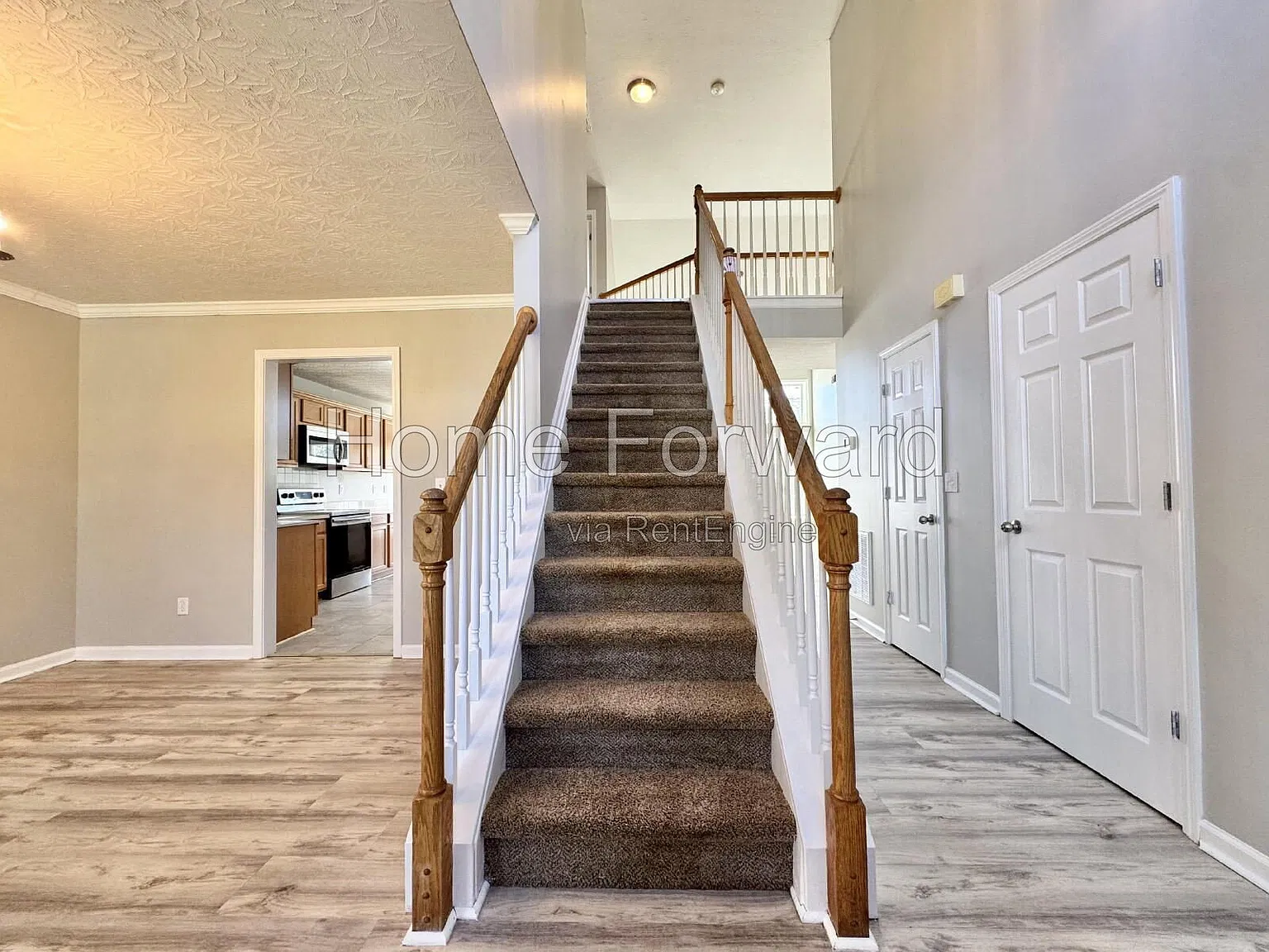 4 bed, 2.5 bath, 2323 sqft, $2,500 — Photo 2