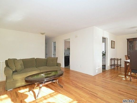 4th image of 25 Horton Dr