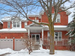5 Sir David Pl, Brampton, ON L7A 2E4