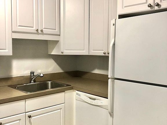 4th image of 10 E Ontario Ave #3010
