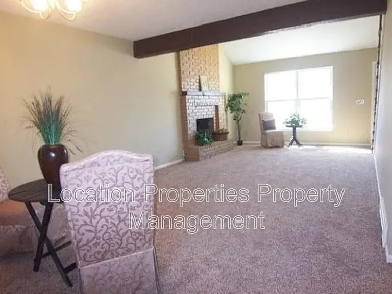 740 S Avalon Cir #1 — Photo 4