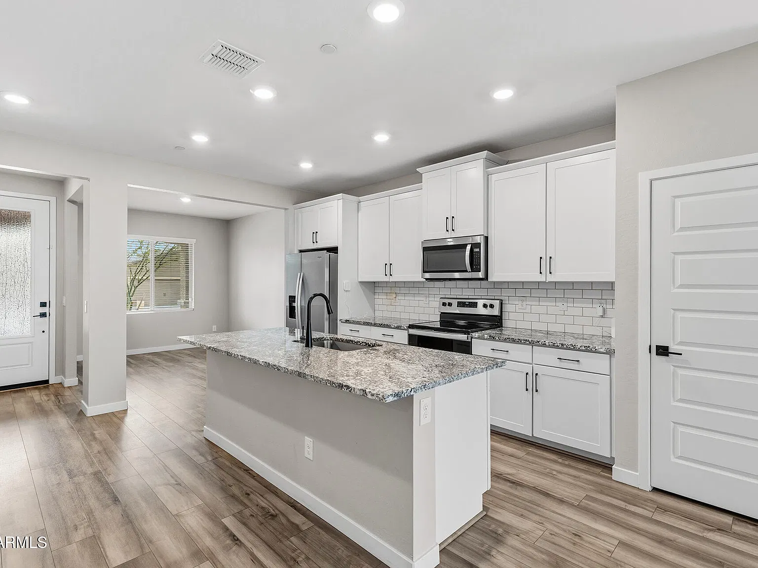 3 bed, 2.0 bath, 1540 sqft, $2,200 — Photo 3