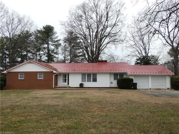 1524 Booger Swamp Rd, Yadkinville, NC 27055