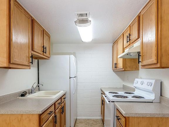 Kitchen (all appliances included)