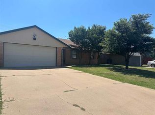606 SW 60th St, Lawton, OK 73505