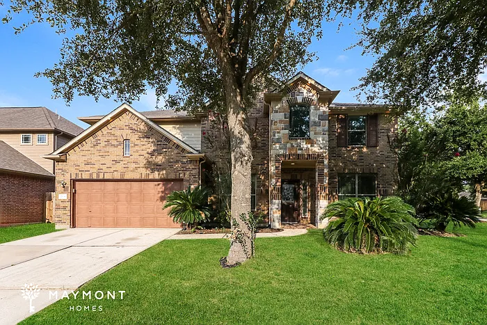 26049 Kingshill Dr — Photo 1