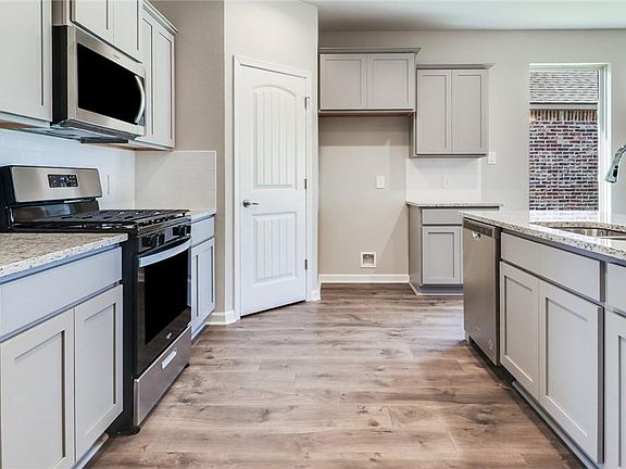 5th image of 1726 Sawgrass Dr
