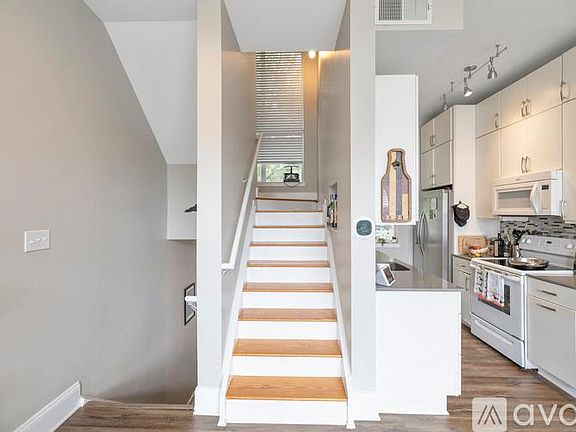 3rd image of 2082 Atherton Heights Ln #5