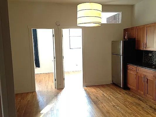 3rd image of 125 Montrose Ave APT 1