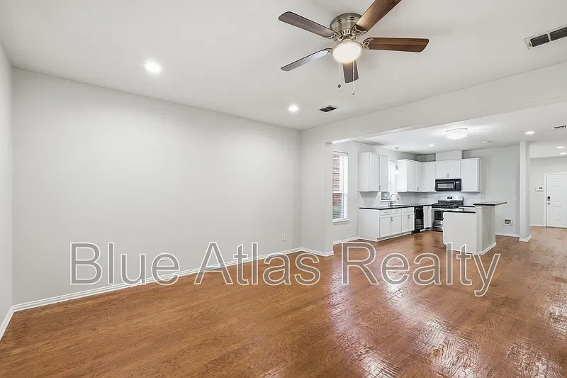 4 bed, 2.5 bath, 2756 sqft, $2,895 — Photo 2