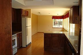 4th image of 821 Dana Dr