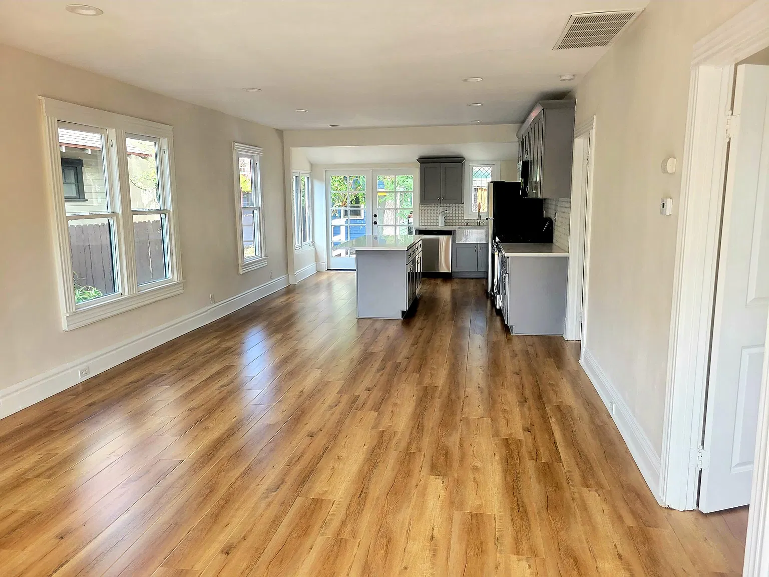 2 bed, 1008 sqft, $4,000 — Photo 2