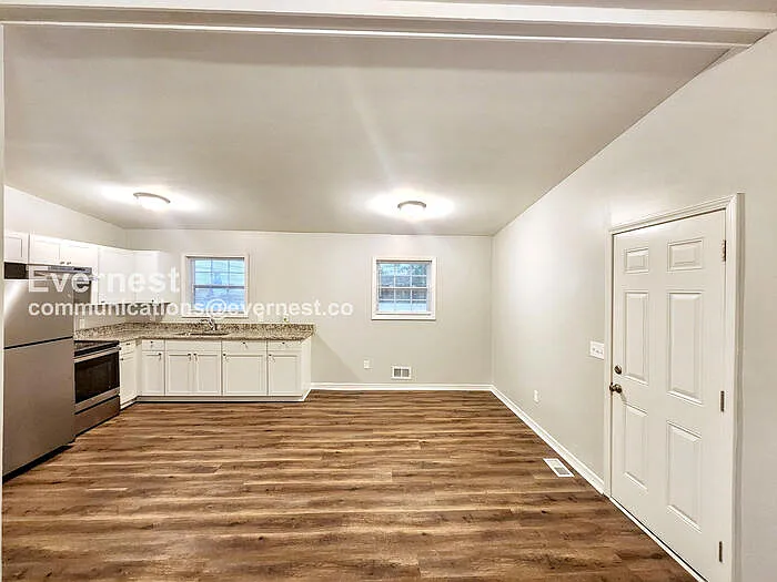 3024 Pasadena Dr — Photo 3