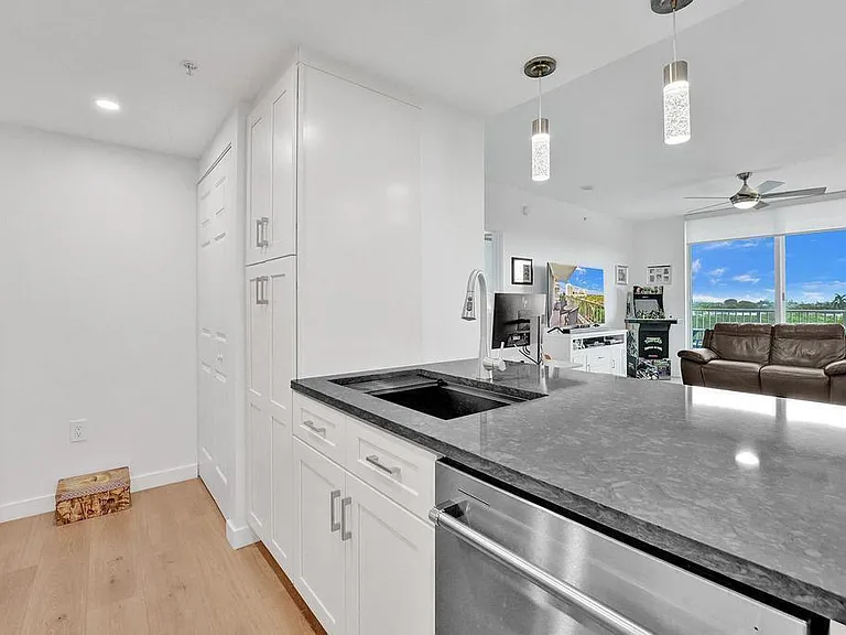 700 E Boynton Beach Blvd #608 — Photo 6