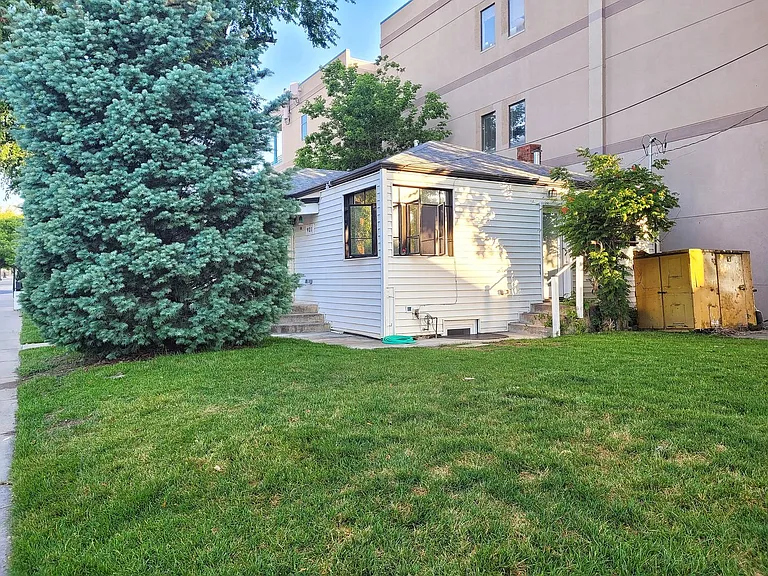 921 Walnut St — Photo 1